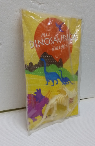 Libro Mis Dinosaurios Amigos Con Stickers De Los Dinos De Re