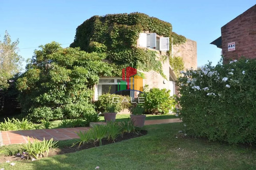 Hermosa Casa En Alquiler  En La Barrra