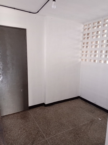 Imagen 3 de 22 de Best House Vende Increíble Local En El Centro De Los Teques