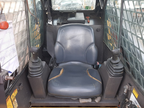 Imagem 7 de 8 de Mini Carregadeira Volvo Mc70b Ano 2009 Pintura Nova