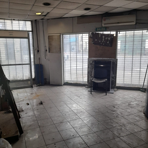 Imagen 2 de 9 de Local En Venta En Constitución, En Esquina. Oportunidad!!