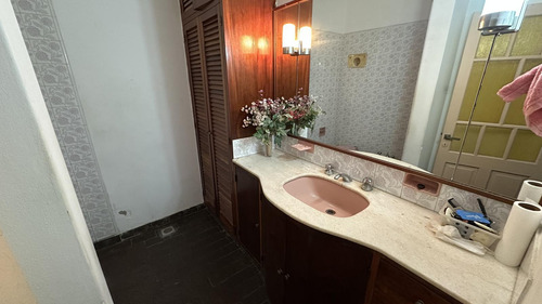Fisherton: Muniagurria Y Córdoba, Amplisimo Jardín