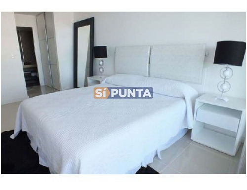 Imagen 9 de 12 de Apartamento En Brava A La Venta Con 3 Dormitorios