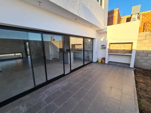 Duplex A Estrenar En Lomas De Manantiales