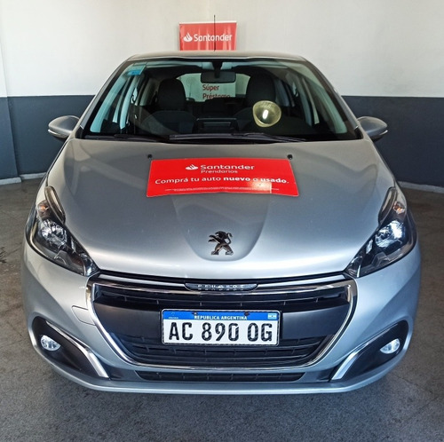 Imagen 8 de 12 de Peugeot 208 Allure