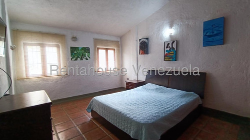 Hermosa Casa Con Excelentes Acabados, Ubicada En Una De Las Mejores, Zonas Del Trigal Norte, Cocina Equipada, Aires Acondicionados Y De Doble Nivel, Jardín Interno Con Jacuzzi,