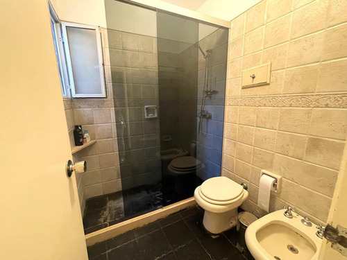 Imagen 17 de 25 de Venta Apartamento Pocitos Cuatro Dormitorios Dos Garages Dos Patios Servicio