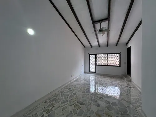 Casa En Venta En Prados Del Norte. Cod V11664