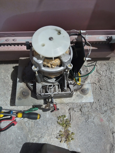 Imagen 4 de 10 de Mantenimiento Y Reparación De Puertas Automáticas