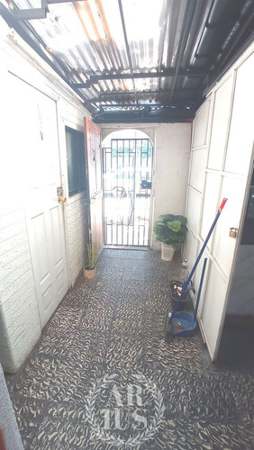 Casa En Venta De 3 Dorm 1 Baño En Estación Central
