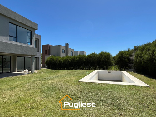 Casa En Venta A Estrenar Con Pileta. Lote Interno. Acacias Puertos