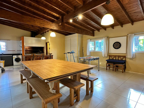 Casa En Venta - 5 Dormitorios 4 Baños - Pinamar