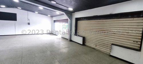 Local Comercial En Venta En Las Mercedes Cabudare Consta De 3 Locales En Uno Con Maravillosa Distribución, Área De Cocina, Oficina Y Un Baño Gabriela C.