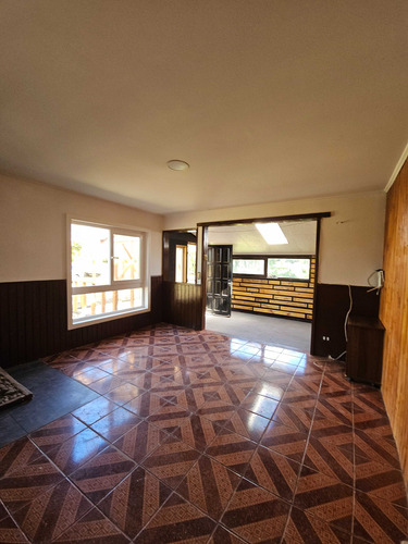 Amplia Casa En Venta En Parcela (82309)