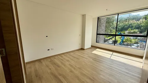 Apartamento En Venta En Loma Del Escobero. Cod V12705