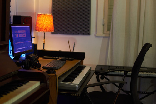 Imagen 4 de 10 de Clases De Piano, Teclado, Composición (zona Once O Virtual)