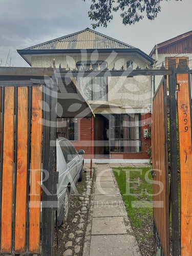 Excelente Casa De Dos Pisos, Incluye Local Comercial