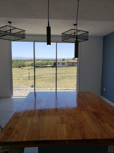 Casa En Venta - 2 Dormitorios 2 Baños - Cochera - 300mts2 - Los Reartes, Córdoba