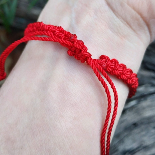 Imagen 5 de 7 de Pulsera Tejida Macramé Corazón Rojo Pintado A Mano Vidrio