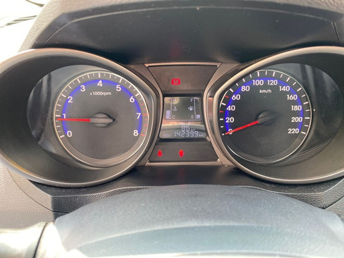 Imagem 12 de 12 de Hyundai Hb20s 1.0 Comfort Plus 12v 2015