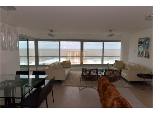 Imagen 4 de 30 de En Primera Línea De La Playa Brava, Punta Del Este.-