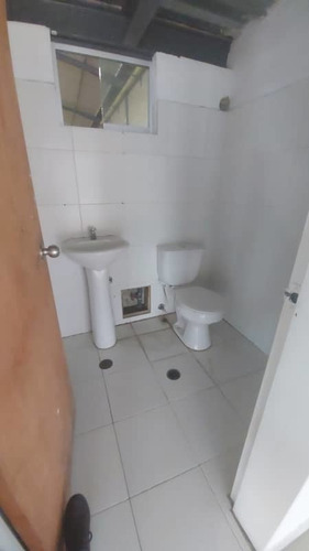 Imagen 6 de 13 de Alquilo Galpon 800m2 Zona Indust Guayos Marzo 2022 Sandra