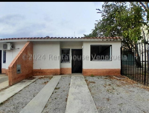 Bellisima Casa Con Terraza Precio De Oportunidad San Diego S.c #24-24127