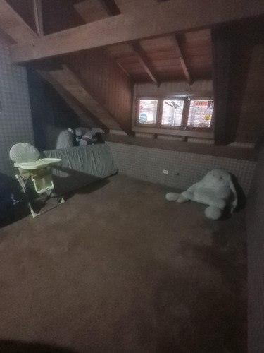Chalet 4 Ambientes Con Parque. Barrio San Cayetano.