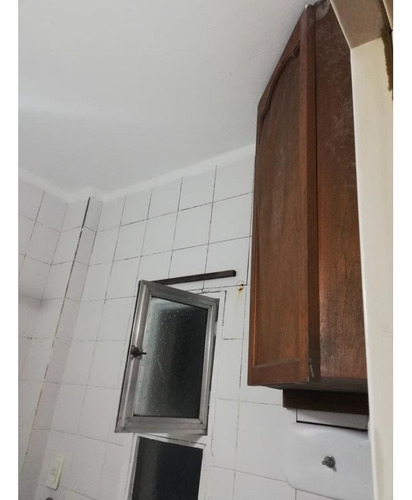 Departamento En Avellaneda Centro, Con Balcón Y Aires Acondicionado.