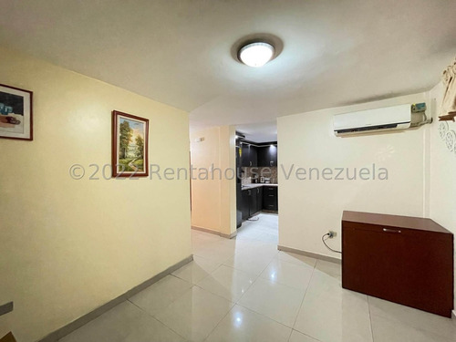 Hermosa Casa Estilo Townhouse En Venta En Conjunto Residencial Privad De Coro Con Centrica Ubicacion 24-8047 04r