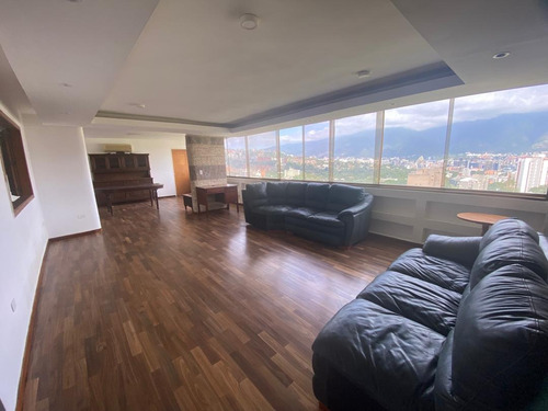 Confortable Ph Con Hermosa Vista 360° Del Sureste De Caracas, Excelente Iluminación Y Ventilación, En Zona Exclusiva Pocos Edificio, Calle Cerrada Vigilancia 24 Horas