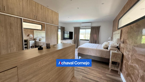 Casa En Puertos, Vistas, 4 Dormitorios Más Dependencia, Con Pileta
