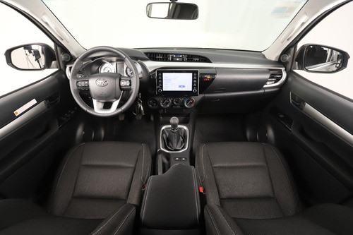 Imagen 8 de 15 de Hilux 4x2 Dc Sr 2.4 Tdi 6 Mt