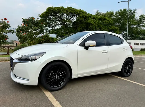 Mazda 2 1.5 Grand Touring Lx blindaje 2