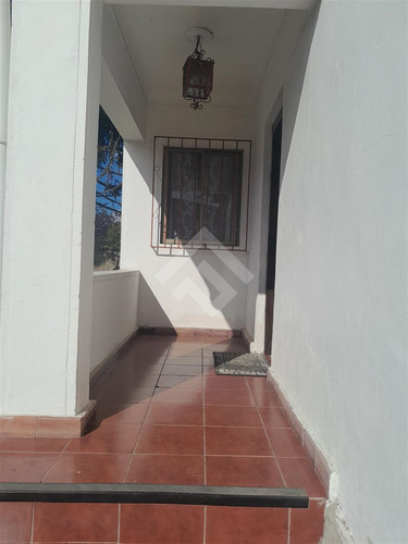 Casa En Venta De 4d Y 3b En Sector Valencia, Quilpué