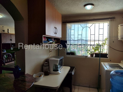 María E. Vende Cómodo Y Fresco Apartamento En Las Guacamayas, Lara#25-17031**