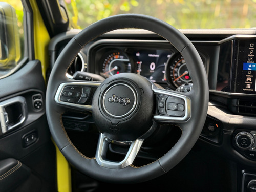 Jeep Wrangler 5p Unlimited Sahara L4/2.07/T Aut