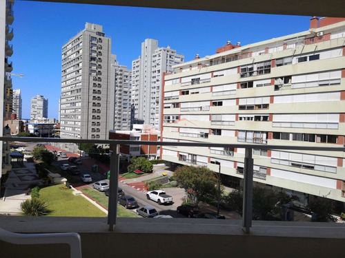 Imagen 2 de 30 de Apartamento En Alquiler, Punta Del Este, Próximo A Playa Brava Y Mansa, Buenos Servicios, Próximo Enjoy, Conrad