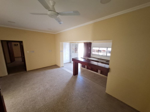 Imagen 6 de 30 de Casa Centrica En Venta En Avellaneda