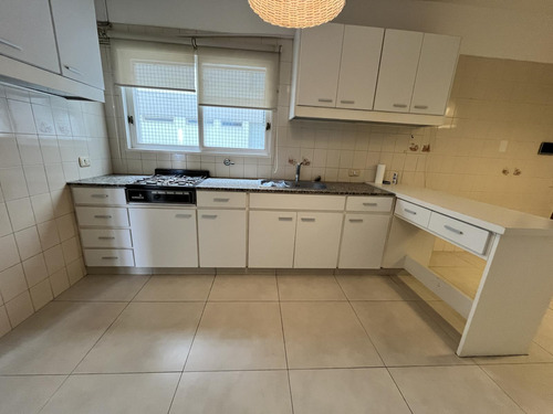 Departamento En Venta En La Lucila De 4 Ambientes Con Dependencia, Cochera Con Baulera