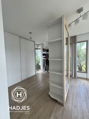 Casa En Venta, Nuevo Quilmes Moderna Con Piscina A La Laguna