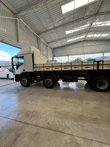 Tector 31-300 Branco 2023 Com Carroceria De Madeira 8x2