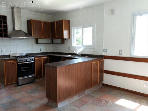 Imagen 10 de 20 de Venta - Oportunidad!- Sólida Y Excelente Casa En Sausalito - Bayugar Negocios Inmobiliarios