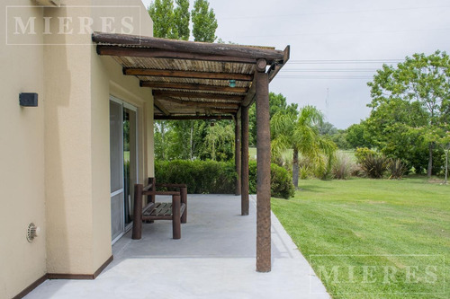 Imagen 28 de 30 de Lindisima Casa En Venta Con Vista Al Lago En Chacras De La Cruz