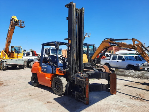 Autoelevador Marca Toyota Con Capacidad De 4tns