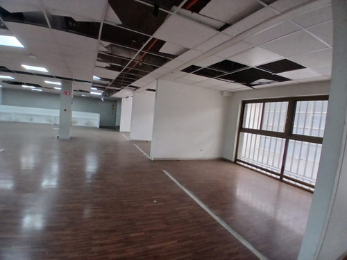 Excelente Local De 1241m2 Con Excelente Exposición En Venta