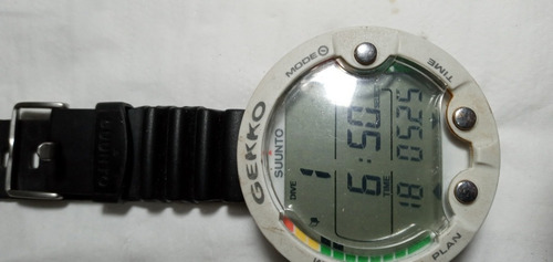 Imagen 1 de 10 de Computadora De Buceo Suunto