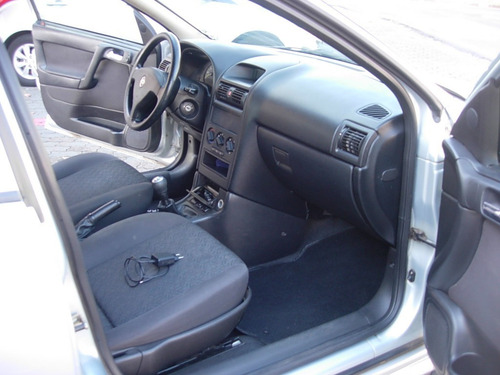 Imagem 8 de 9 de Gm Astra