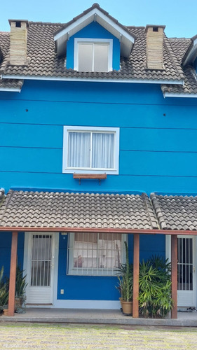 Casa Em Teresópolis , 4 Quartos. Ótima Localização. Bairro Do Alto. Espaçosa. Em Rua Sem Saída.