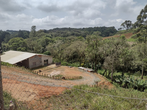 Encantadora Chácara A Venda Com 3 Quartos,2 Banheiros